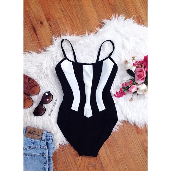 Vintage Other - 🌿 Vtg 90’s • Retro One Piece Swimsuit 🌿